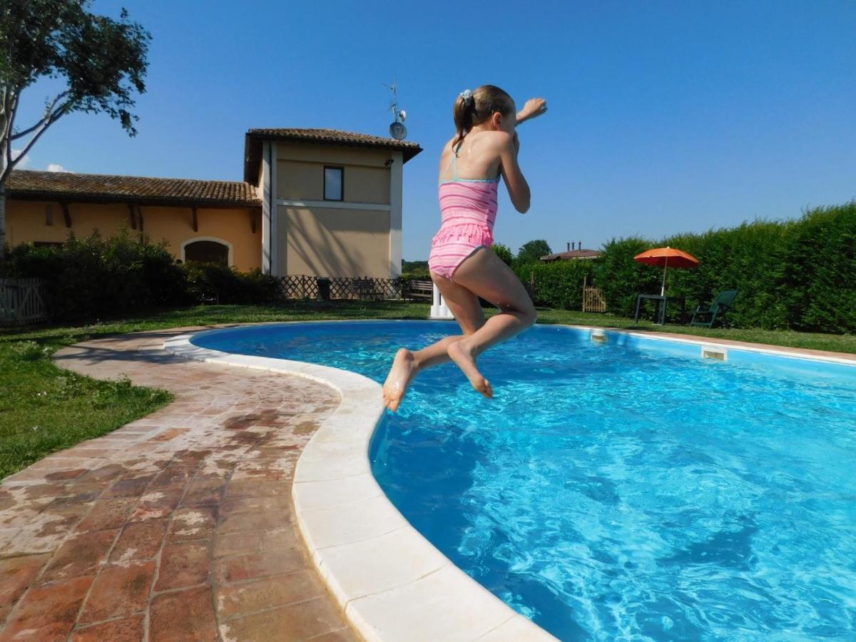 Hotel Villaggio Le Stelline Montefalco Bagian luar foto