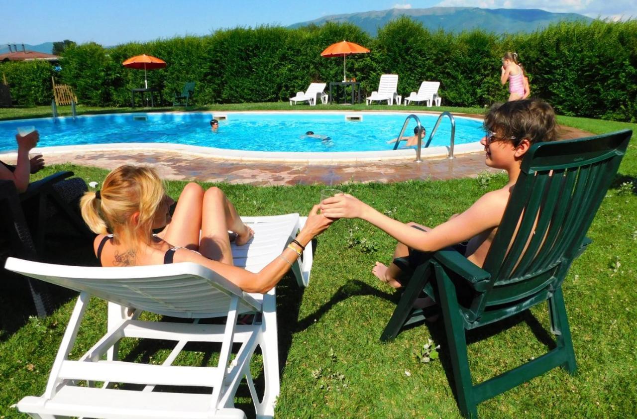 Hotel Villaggio Le Stelline Montefalco Bagian luar foto