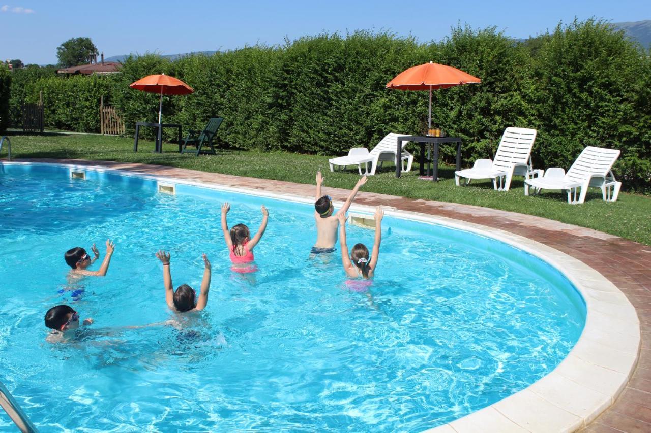 Hotel Villaggio Le Stelline Montefalco Bagian luar foto