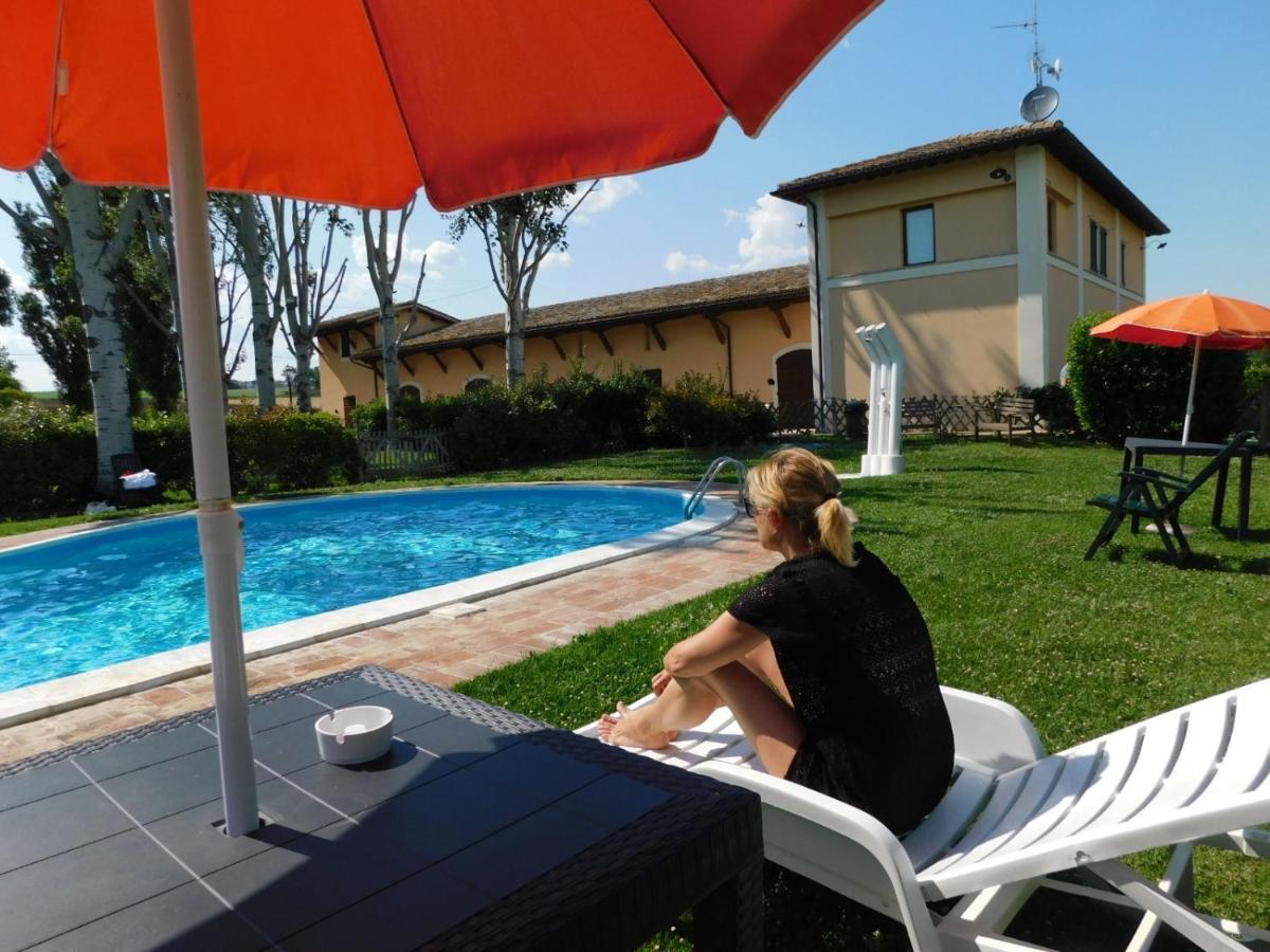 Hotel Villaggio Le Stelline Montefalco Bagian luar foto