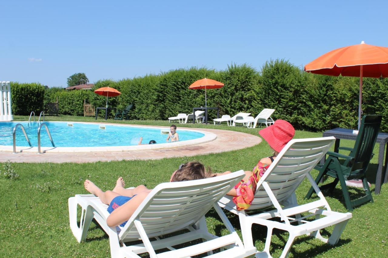 Hotel Villaggio Le Stelline Montefalco Bagian luar foto