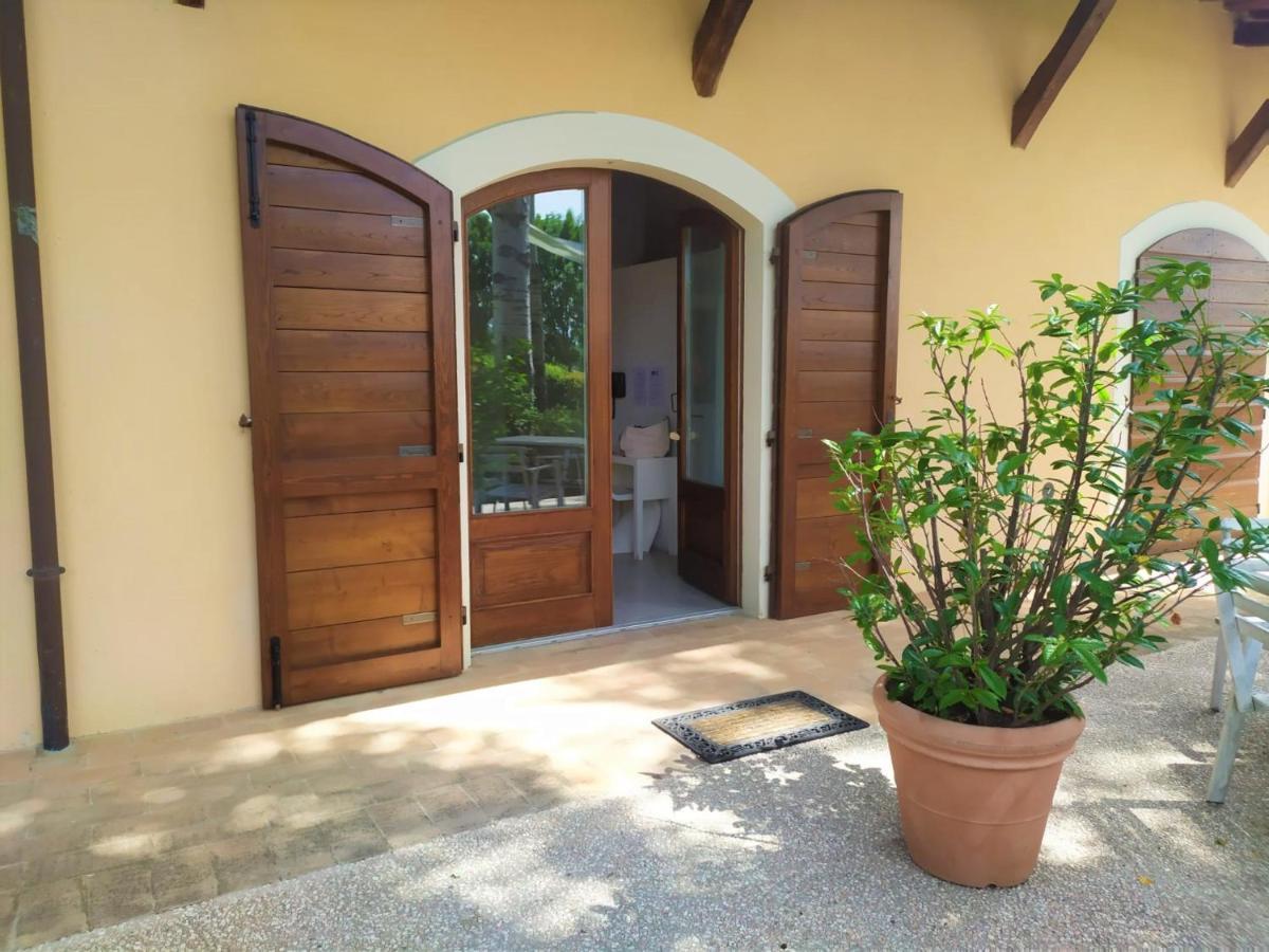 Hotel Villaggio Le Stelline Montefalco Bagian luar foto