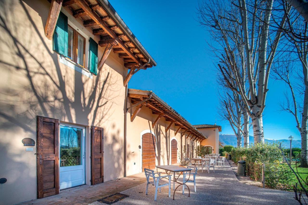 Hotel Villaggio Le Stelline Montefalco Bagian luar foto
