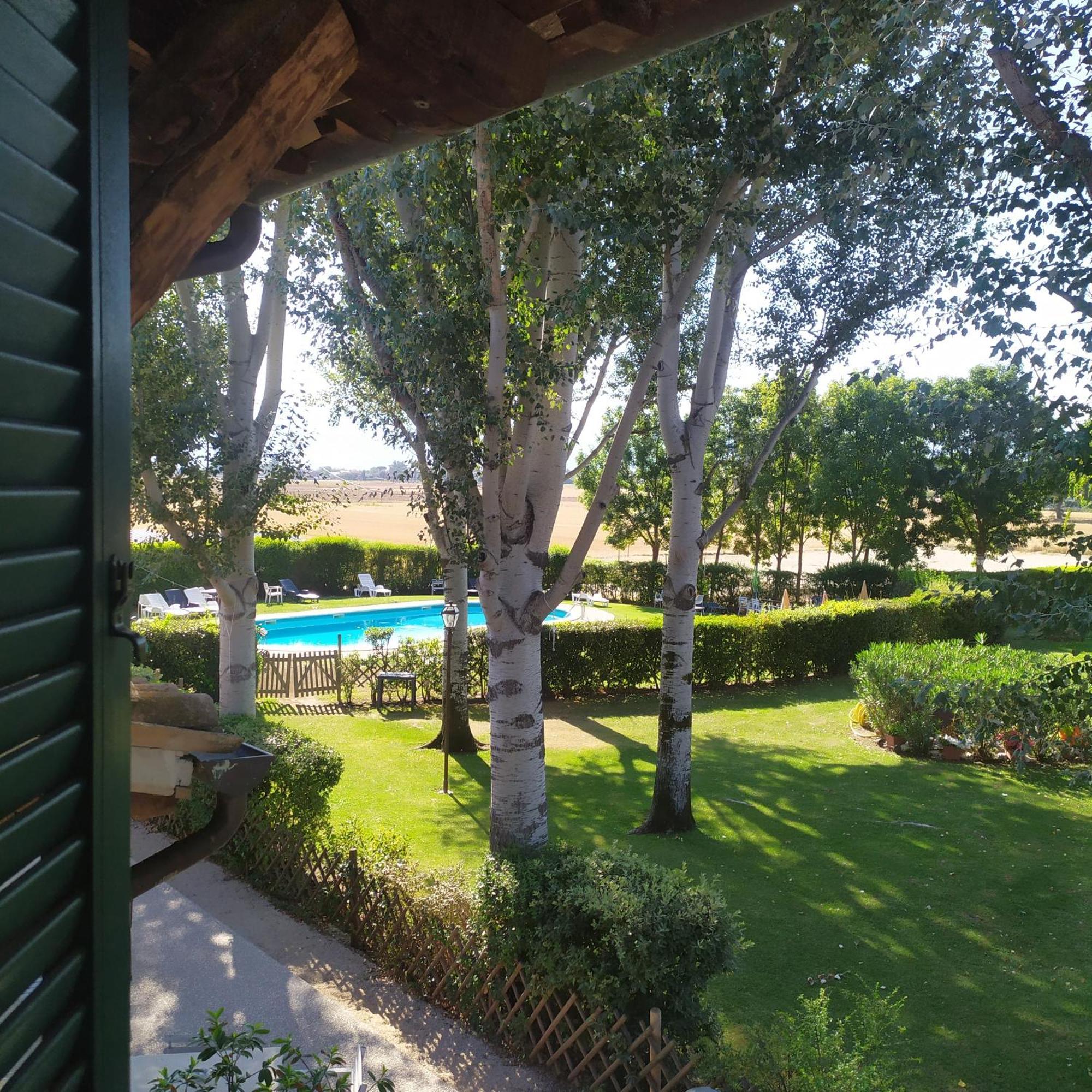 Hotel Villaggio Le Stelline Montefalco Bagian luar foto