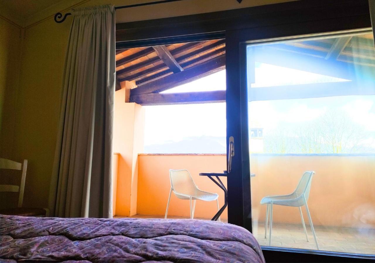 Hotel Villaggio Le Stelline Montefalco Bagian luar foto