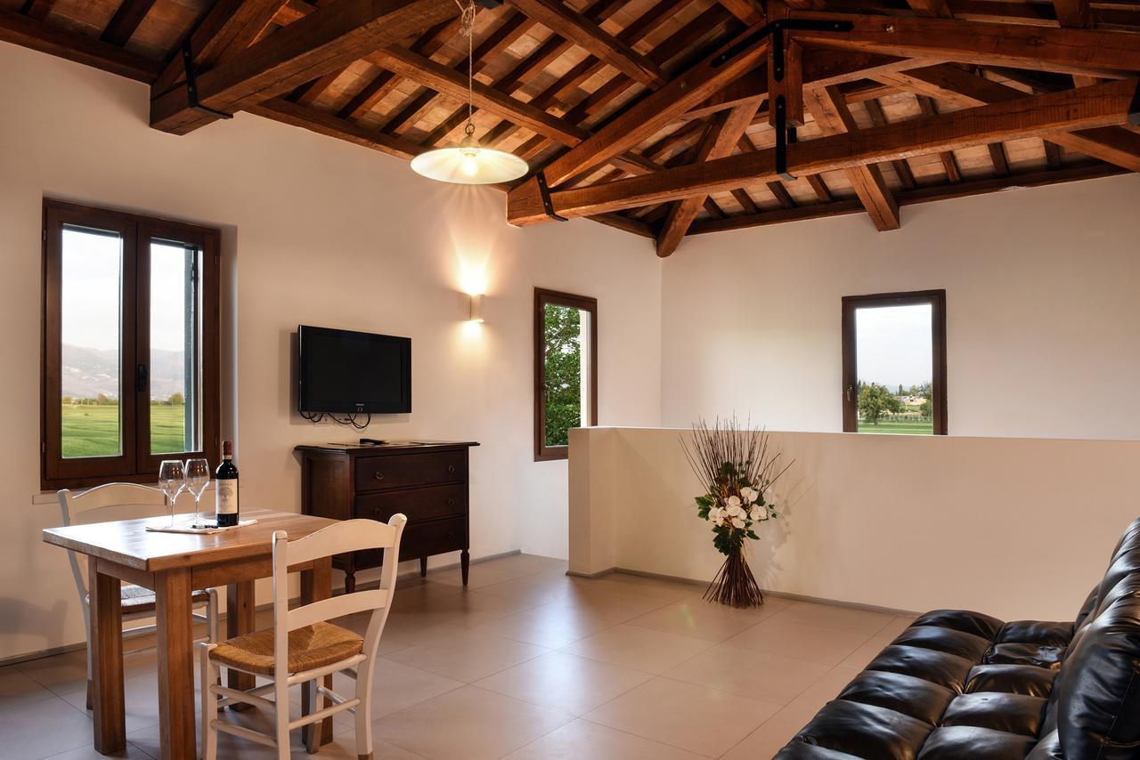 Hotel Villaggio Le Stelline Montefalco Bagian luar foto