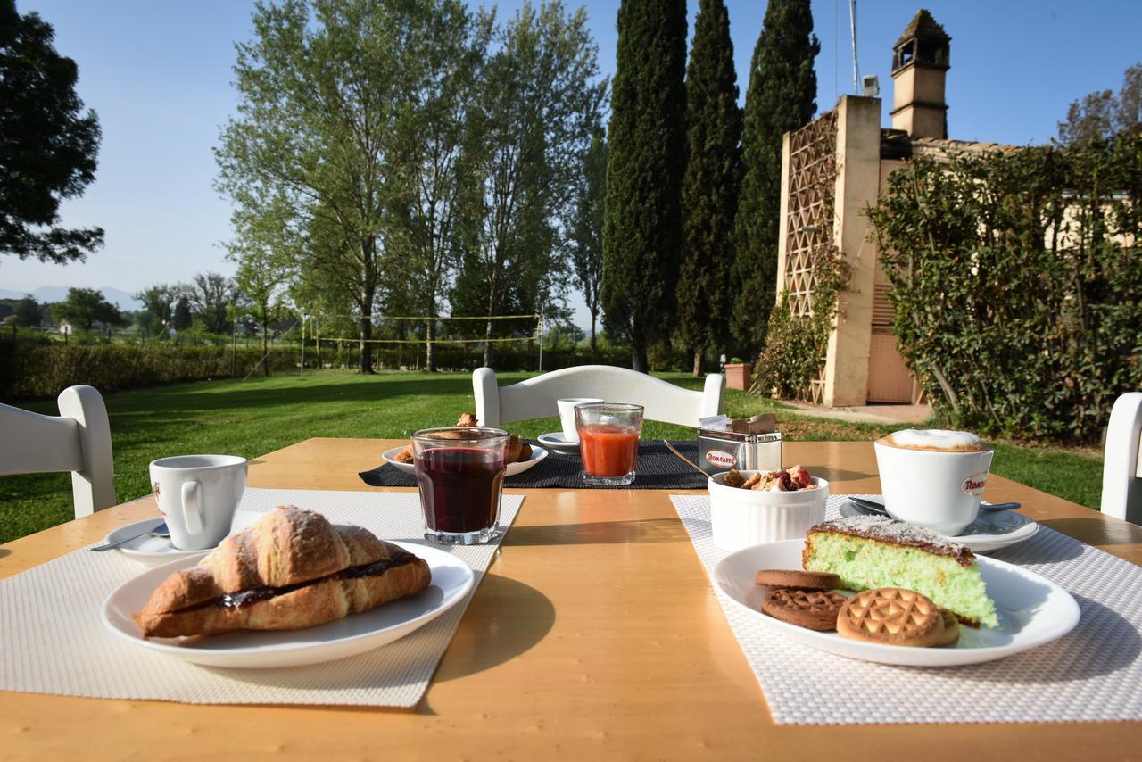 Hotel Villaggio Le Stelline Montefalco Bagian luar foto