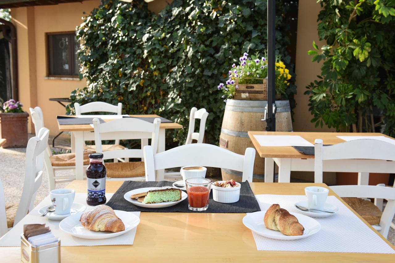 Hotel Villaggio Le Stelline Montefalco Bagian luar foto