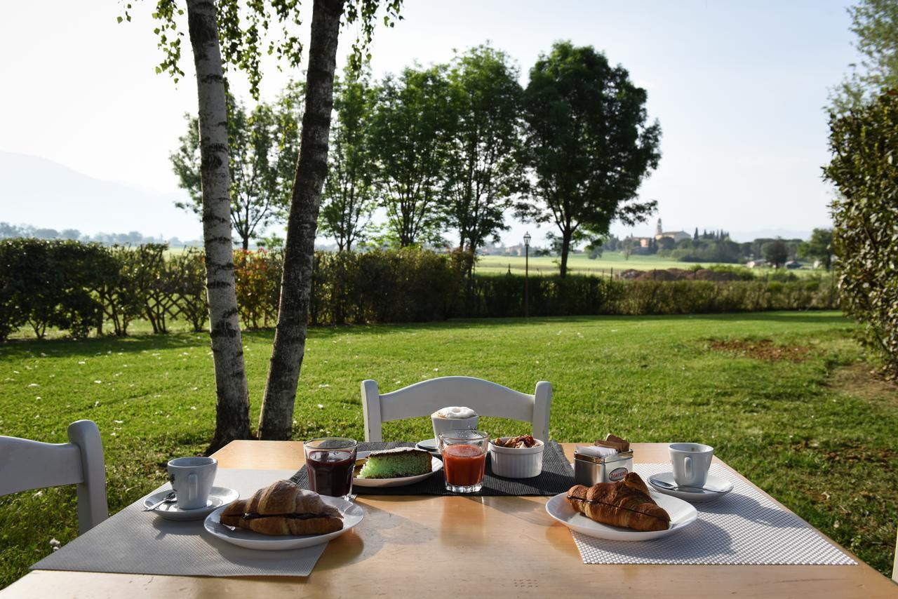 Hotel Villaggio Le Stelline Montefalco Bagian luar foto